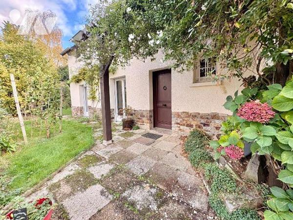 NOUVEAUTE ETUDE TRENTE CINQ NOTAIRES !
Sur la commune recherchée de CHANTEPIE (35135), l'Étude...