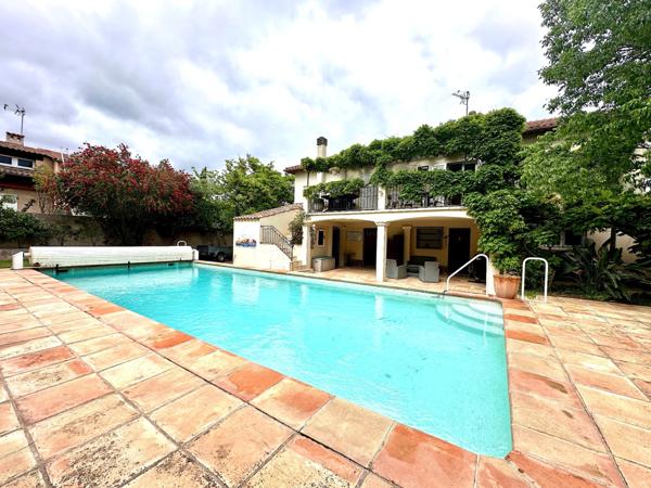 VILLA INDIVIDUELLE DE 263 M2 AVEC PISCINE À PIEDS DU CENTRE VILLE ET DES PLAGES