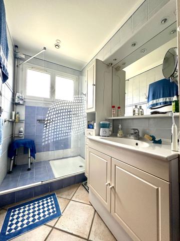 VILLA INDIVIDUELLE DE 263 M2 AVEC PISCINE À PIEDS DU CENTRE VILLE ET DES PLAGES