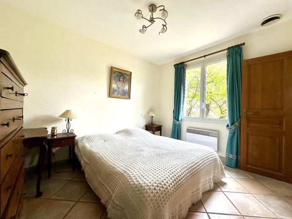 VILLA INDIVIDUELLE DE 263 M2 AVEC PISCINE À PIEDS DU CENTRE VILLE ET DES PLAGES