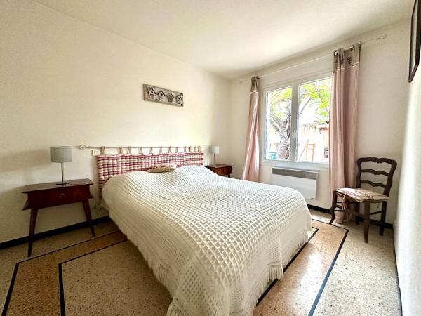 VILLA INDIVIDUELLE DE 263 M2 AVEC PISCINE À PIEDS DU CENTRE VILLE ET DES PLAGES