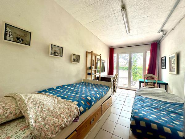 VILLA INDIVIDUELLE DE 263 M2 AVEC PISCINE À PIEDS DU CENTRE VILLE ET DES PLAGES