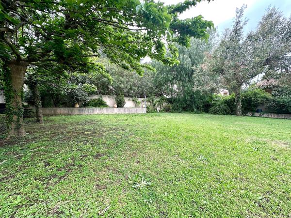 VILLA INDIVIDUELLE DE 263 M2 AVEC PISCINE À PIEDS DU CENTRE VILLE ET DES PLAGES