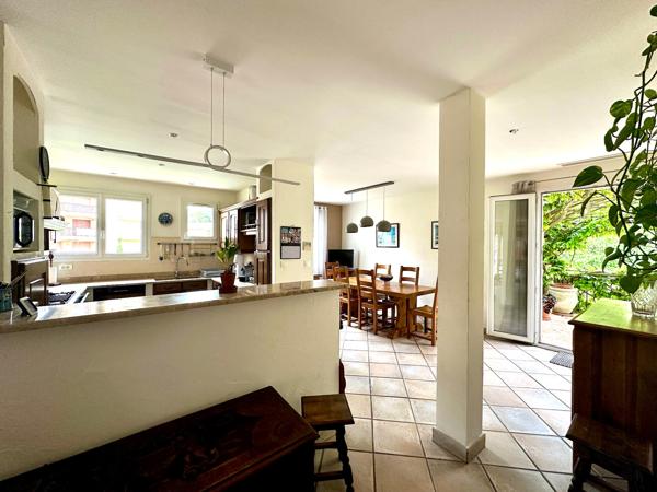 VILLA INDIVIDUELLE DE 263 M2 AVEC PISCINE À PIEDS DU CENTRE VILLE ET DES PLAGES