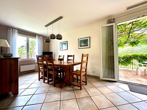 VILLA INDIVIDUELLE DE 263 M2 AVEC PISCINE À PIEDS DU CENTRE VILLE ET DES PLAGES