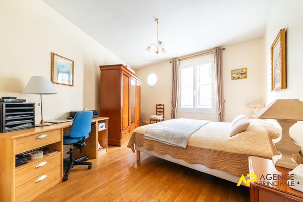 Appartement Courbevoie 2 pièces 46 m2 €280 000 **  - Référence  480CL