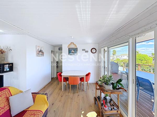 Chalet entièrement rénové à Gruissan de 84 m² avec terrasse de 23 m² sur un terrain de 132 m² en pleine propriété avec ox.