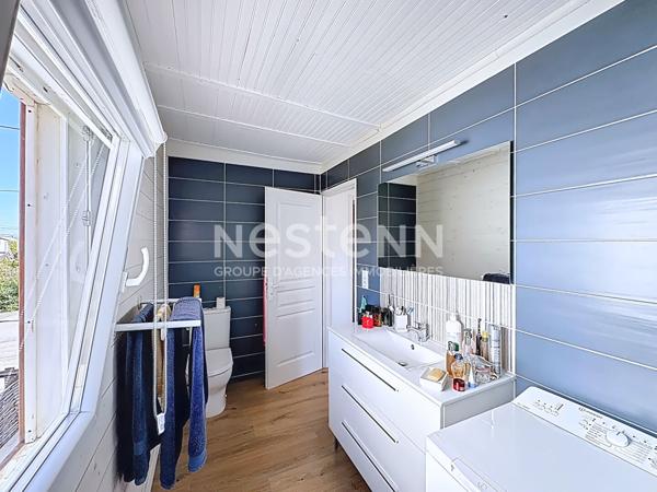 Chalet entièrement rénové à Gruissan de 84 m² avec terrasse de 23 m² sur un terrain de 132 m² en pleine propriété avec ox.