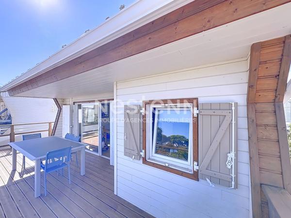 Chalet entièrement rénové à Gruissan de 84 m² avec terrasse de 23 m² sur un terrain de 132 m² en pleine propriété avec ox.