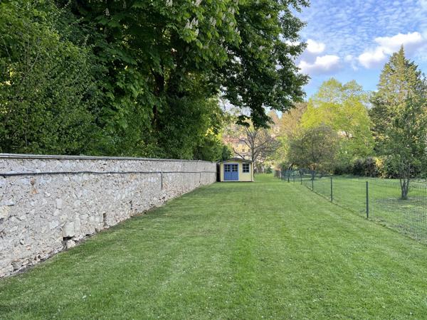Maison en centre-ville avec ponton sur la Seine