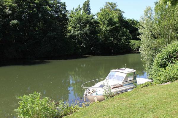 Maison en centre-ville avec ponton sur la Seine