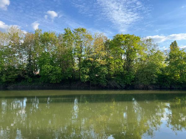 Maison en centre-ville avec ponton sur la Seine