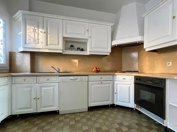 Maison en centre-ville avec ponton sur la Seine