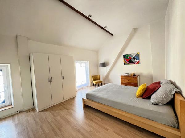 Maison en centre-ville avec ponton sur la Seine