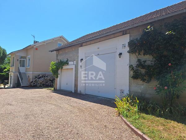 Maison individuelle avec grand garage à St Léon sur l'Isle.