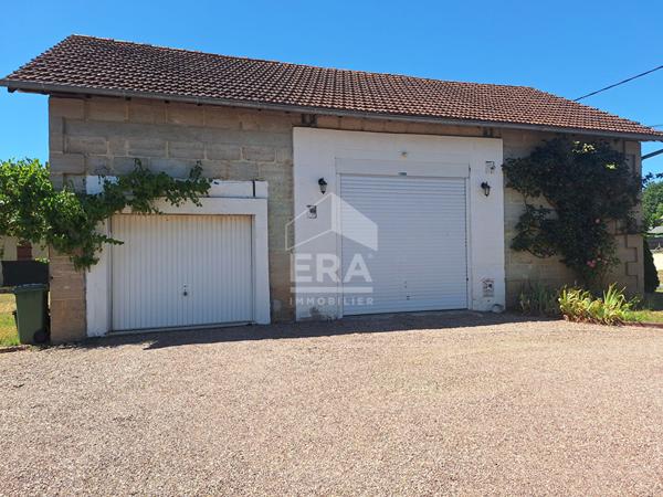 Maison individuelle avec grand garage à St Léon sur l'Isle.