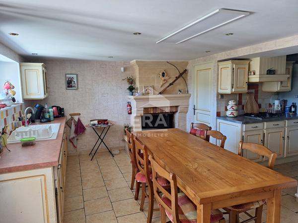 Maison individuelle avec grand garage à St Léon sur l'Isle.