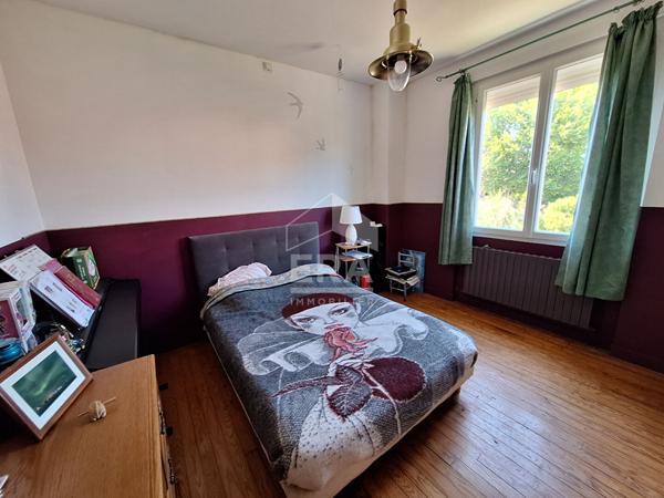 Maison individuelle avec grand garage à St Léon sur l'Isle.