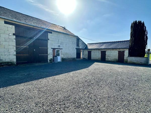 Maison - Longére à vendre 6 pièces VILLEBERNIER (49400) - restauration compléte 156m² et 8960m²