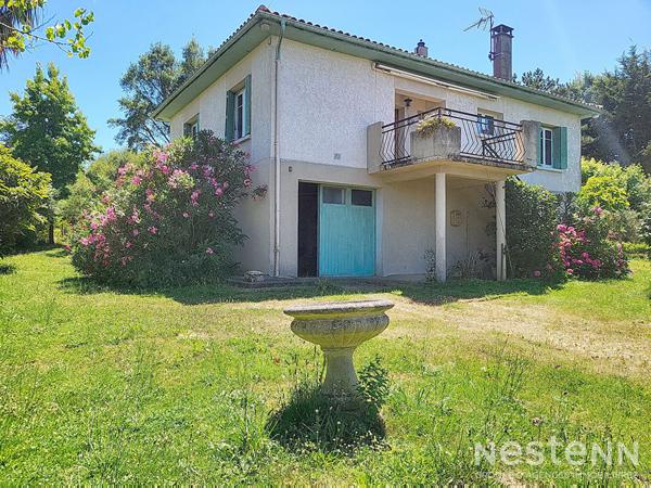 A Vendre Maison des années 1960 de 133 m² sur sous-sol avec jardin et garage de 64 m²