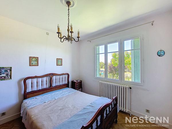 A Vendre Maison des années 1960 de 133 m² sur sous-sol avec jardin et garage de 64 m²