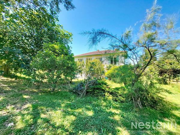 A Vendre Maison des années 1960 de 133 m² sur sous-sol avec jardin et garage de 64 m²