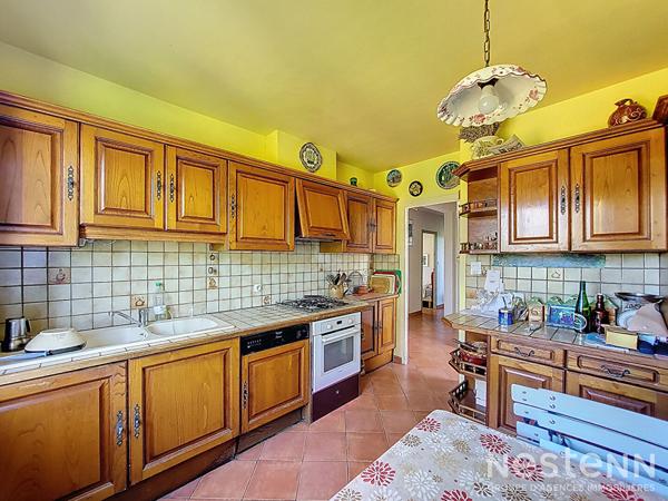 A Vendre Maison des années 1960 de 133 m² sur sous-sol avec jardin et garage de 64 m²