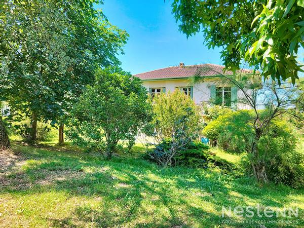 A Vendre Maison des années 1960 de 133 m² sur sous-sol avec jardin et garage de 64 m²