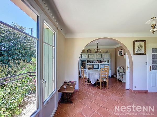 A Vendre Maison des années 1960 de 133 m² sur sous-sol avec jardin et garage de 64 m²