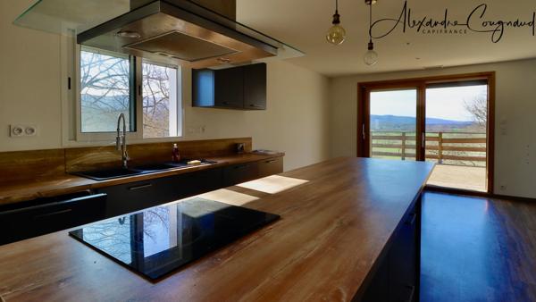 A vendre DOURGNE (Tarn) maison rénovée de 153 m², 4 chambres, vue dégagée sur la Montagne Noire, terrain 1,79 ha