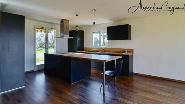 A vendre DOURGNE (Tarn) maison rénovée de 153 m², 4 chambres, vue dégagée sur la Montagne Noire, terrain 1,79 ha