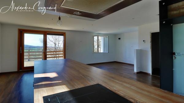 A vendre DOURGNE (Tarn) maison rénovée de 153 m², 4 chambres, vue dégagée sur la Montagne Noire, terrain 1,79 ha