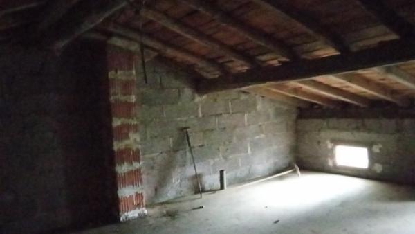 EN VENTE -OLLIERGUES - Maison en pierres 3 chambres terrain