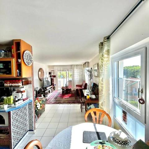 Saint-Raphaël front de mer-dernier étage angle T4 93m2-22 m2 de terrasse vue mer-garage+ 2 parkings