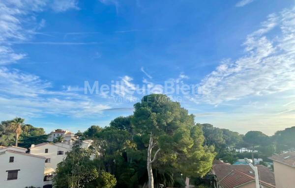 Saint-Raphaël front de mer-dernier étage angle T4 93m2-22 m2 de terrasse vue mer-garage+ 2 parkings