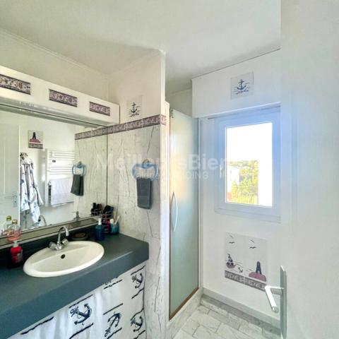 Saint-Raphaël front de mer-dernier étage angle T4 93m2-22 m2 de terrasse vue mer-garage+ 2 parkings