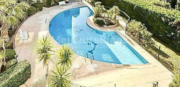 Saint-Raphaël front de mer-dernier étage angle T4 93m2-22 m2 de terrasse vue mer-garage+ 2 parkings