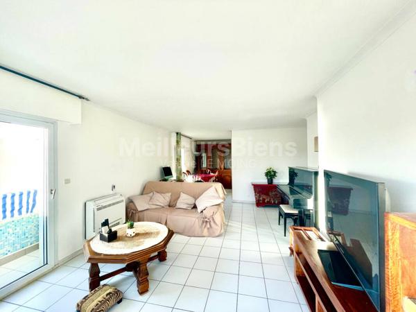 Saint-Raphaël front de mer-dernier étage angle T4 93m2-22 m2 de terrasse vue mer-garage+ 2 parkings