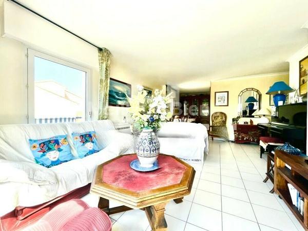 Saint-Raphaël front de mer-dernier étage angle T4 93m2-22 m2 de terrasse vue mer-garage+ 2 parkings