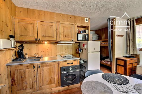 A VENDRE LES CARROZ D'ARACHES 74300 STUDIO + PLACE DE PARKING + LOCAL A SKIS