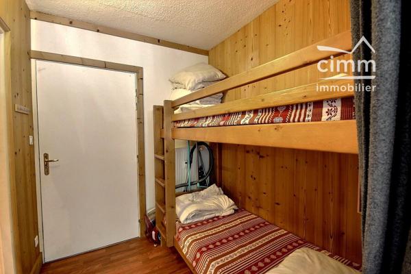 A VENDRE LES CARROZ D'ARACHES 74300 STUDIO + PLACE DE PARKING + LOCAL A SKIS