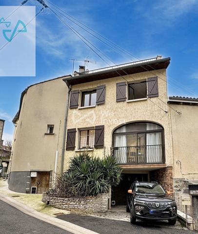 Maison de ville avec terrasse panoramique.