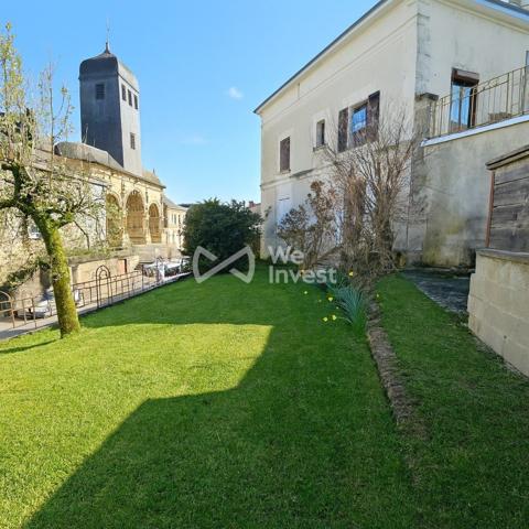 Maison spacieuse en plein cœur de Vouziers – 4 chambres, bureau, garage, cour, cave voûtée et grenier