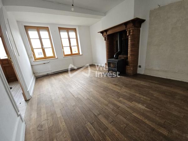 Maison spacieuse en plein cœur de Vouziers – 4 chambres, bureau, garage, cour, cave voûtée et grenier