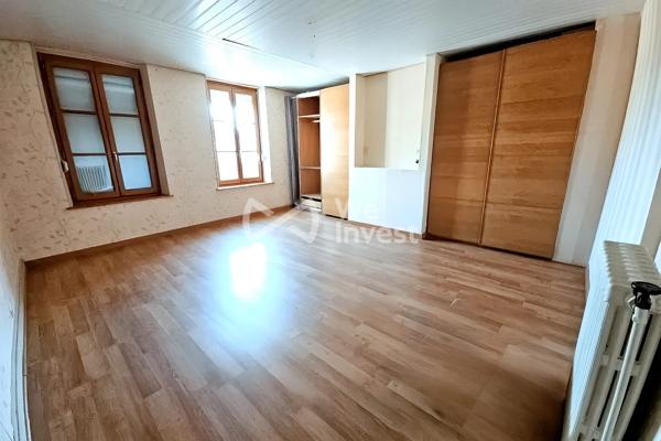 Maison spacieuse en plein cœur de Vouziers – 4 chambres, bureau, garage, cour, cave voûtée et grenier