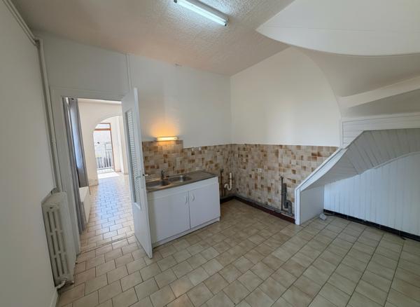 CHANÇAY - Ensemble immobilier rare : deux maisons + dépendance + terrain