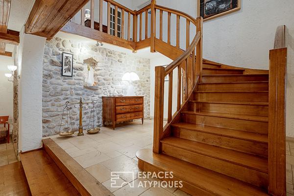 Ancienne demeure bénédictine du XIX siècle avec jardin et annexes