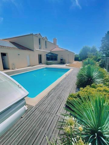 Maison de 237m², 6 chambres, piscine
