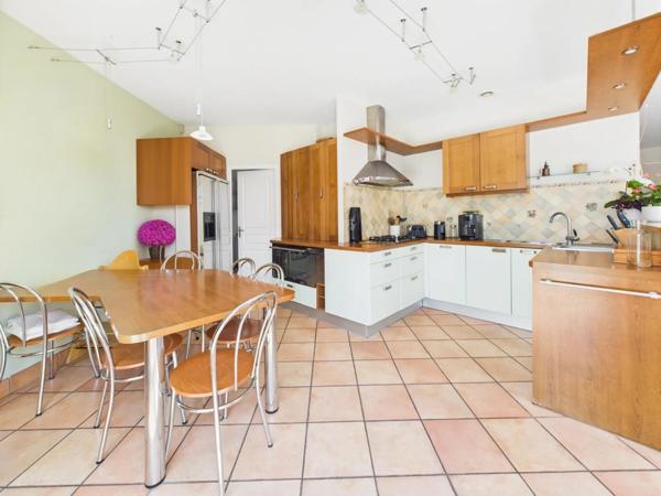 Maison de 237m², 6 chambres, piscine