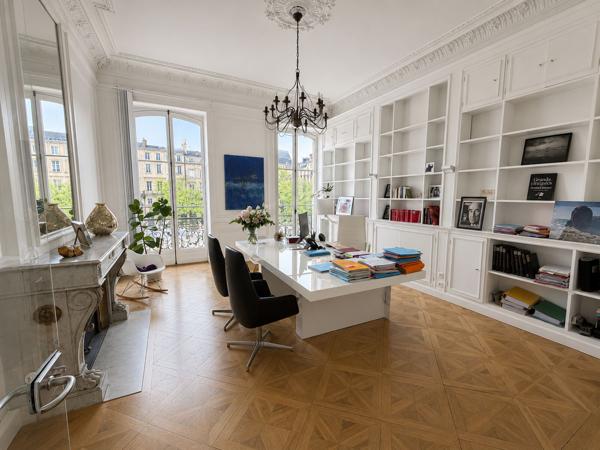 Bureaux à louer à Bordeaux centre avec cachet ancien et grande visibilité